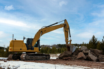 Fototapeta na wymiar Crawler excavator working on the demolition of a building