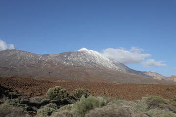 Fototapeta na wymiar El Teide Im Dezember 2022 teilweise mit Schnee bedeckt