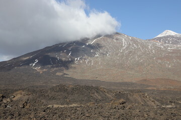 El Teide Im Dezember 2022 teilweise mit Schnee bedeckt