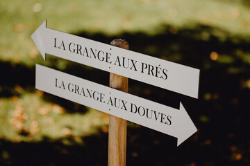 Prendre la direction de la grange en campagne