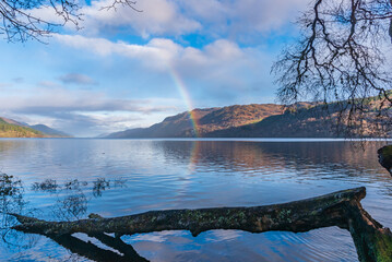 Loch Ness mit Regenbogen