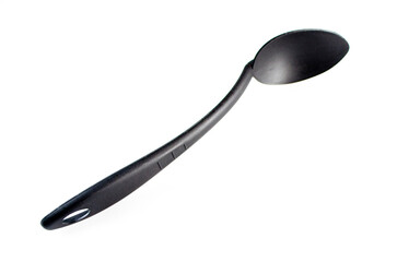 Cucharón para cocinar en fondo blanco