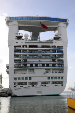 Kreuzfahrtschiff (Luxus-Urlaub)