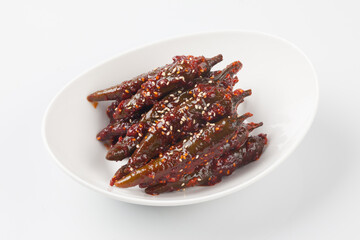 Food eaten by soaking red pepper in soy sauce, soybean paste, or red pepper paste.