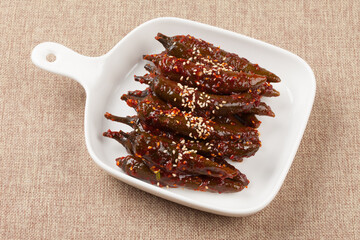 Food eaten by soaking red pepper in soy sauce, soybean paste, or red pepper paste.