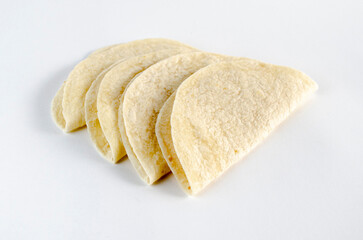 Tortilla en fondo blanco