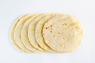 Tortilla en fondo blanco