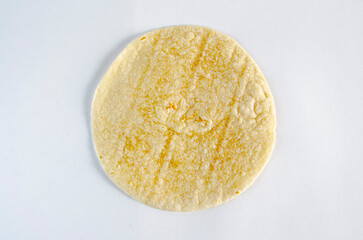 Tortilla en fondo blanco