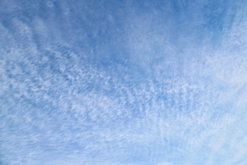 青い空に白い雲