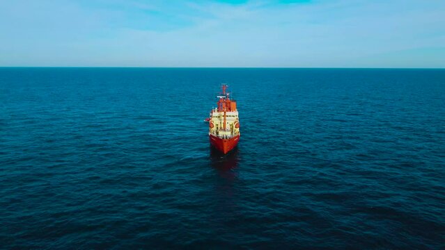 Barco en altamar - Mar Argentino