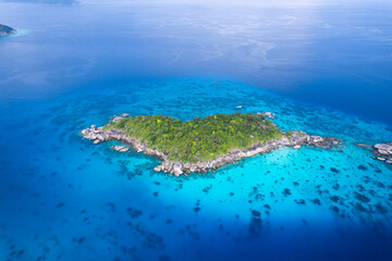 Fototapeta na wymiar aerial view of the Similan Islands, the Andaman Sea, with natural blue waters, tropical seas, impressive views of the island's beauty. The island is shaped like a heart.