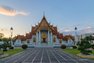 Naklejka premium Beautiful Marble Temple, Wat Benchamabophit Dusitvanaram in Bangkok, Thailand.