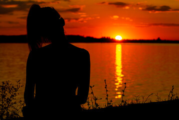 Fototapeta premium silhouette of a person on a sunset background