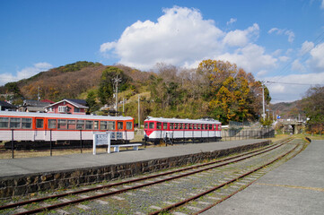Obraz premium 廃線後も残る下津井駅のプラットホームと車両