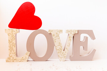 Red heart and word love en simply background