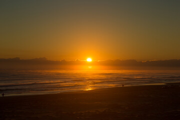 水平線から見える太陽