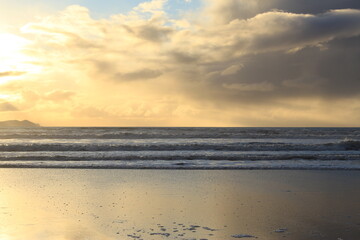 Gorgeous beach horizon sunset background wallpaper screensaver (Inch Beach, Dingle Peninsula, Ireland)