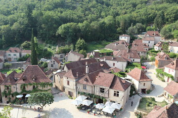 Fototapeta na wymiar Saint-Cirq-Lapopie, the beautiful village in France