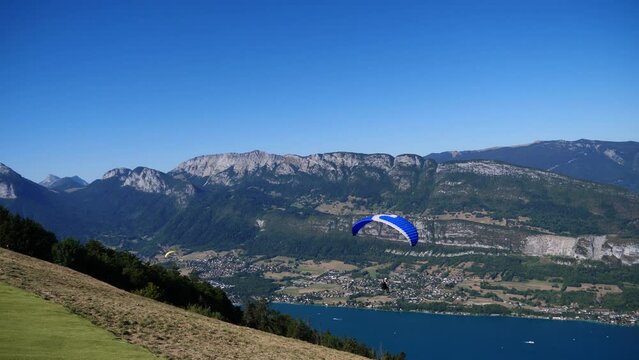 Paragliders with parapente jumping of Col de Forclaz near Annecy