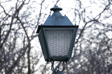 Farola Villa con rejas