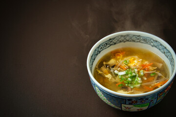 酸味と辛味が絶妙なおいしさの酸辣湯（サンラータン）