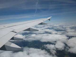 Aussicht aus Flugzeug im Himmel