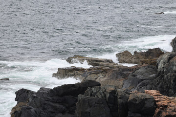 Fototapeta na wymiar Ocean waves splashing on a rocky shore