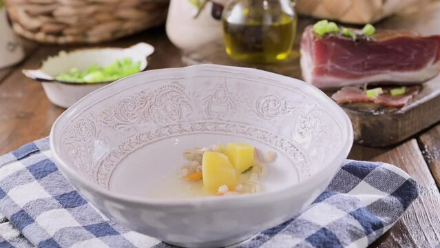barley soup, zuppa di orzo. Zuppa tradizionale con pancetta e orzo nel nord italia, Trento. Cucina contadina, tipica delle Alpi. 