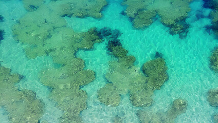 Fototapeta na wymiar 砂浜と珊瑚礁の風景　ドローン　空撮