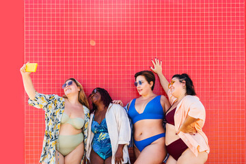 Group of beautiful plus size women with swimwear bonding and having fun at the beach - Group of curvy female friends enjoying summertime at the sea, concepts about body acceptance, body positive
