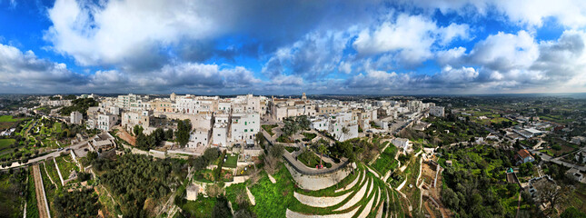 Vista aerea di Cisternino, nella valle d'itria in puglia
