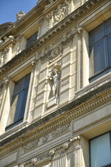 Statues cour Napoléon à Paris. France