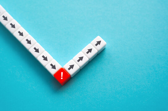 Change course of action after warning or error detection. Recognize the error and find a way to successfully achieve the goal. Realize the wrong direction in time and correct the mistake.