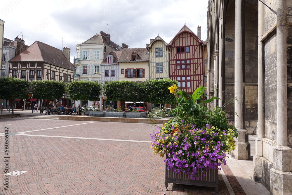 Canvas Prints Platz an der Basilika in Troyes