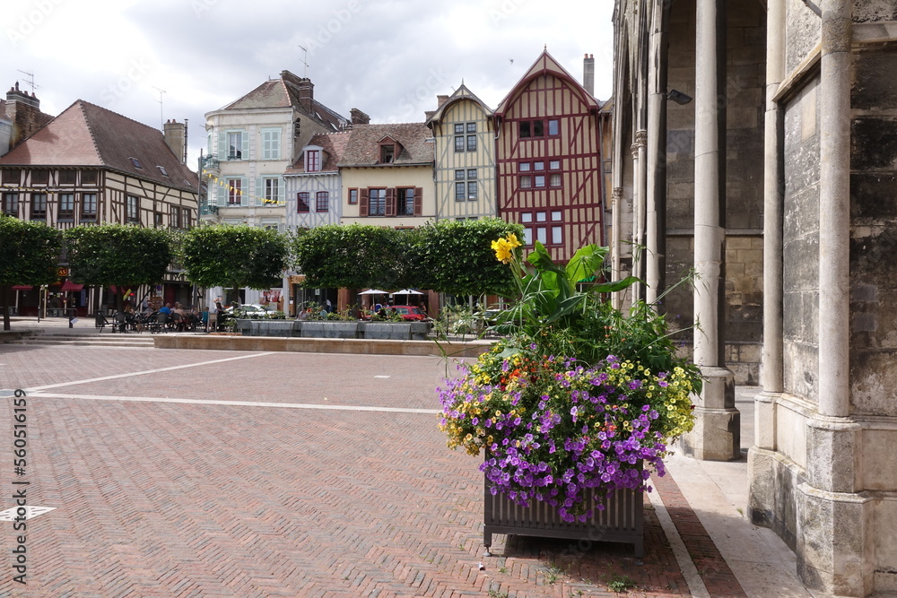 Poster Platz an der Basilika in Troyes