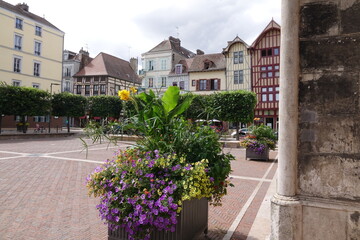 Platz an der Basilika in Troyes