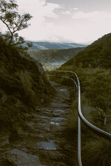 hawaiian mountain trail through the mountains