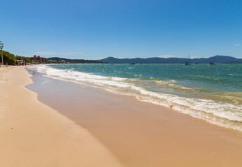 Fototapeta na wymiar onda e areia da praia de jurere florianópolis santa catarina brasil jurerê internacional