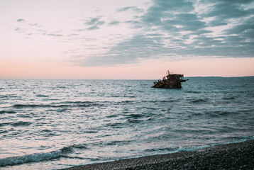 Shipwreck sunshade