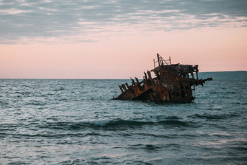 Shipwreck sunshade