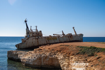EDRO III Shipwreck Paphos Cypr - obrazy, fototapety, plakaty