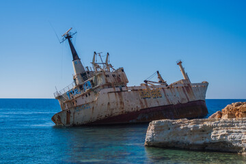 EDRO III Shipwreck Paphos Cypr - obrazy, fototapety, plakaty