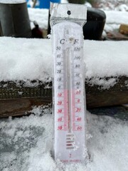 thermometer on the snow