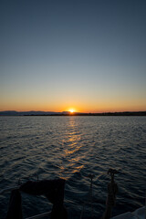 Sonnenuntergang beim Segeln in Griechenland