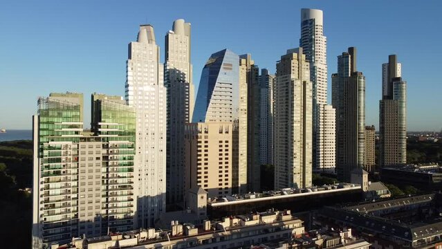 edificios en puerto madero buenos aires