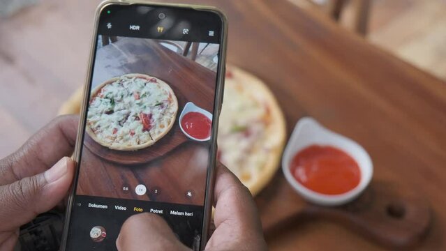 Take a picture of pizza using a smartphone - food photography