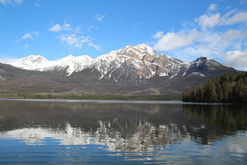 Fototapeta na wymiar lake in the mountains, Jasper National Park, Alberta