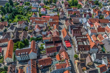 Naklejka premium Krumbach in Mittelschwaben, das Alte Rathaus im Stadtzentrum im Luftbild
