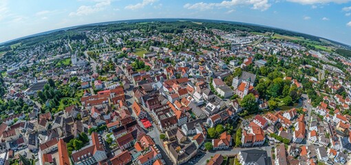 Krumbach in Mittelschwaben, das Stadtzentrum mit dem alten Rathaus, Marktplatz und dem Schloss im...