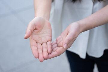 女性　手